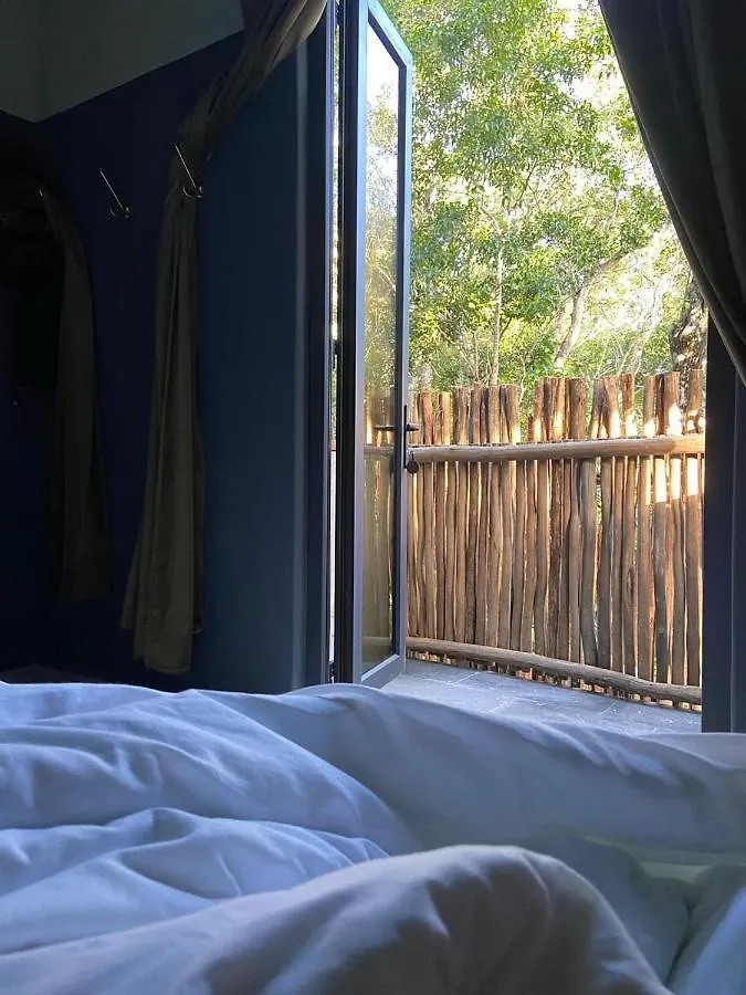 Bed and Breakfast Loba Tulum Male Only