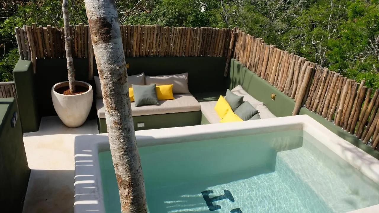 Bed and Breakfast Loba Tulum Male Only 4*,