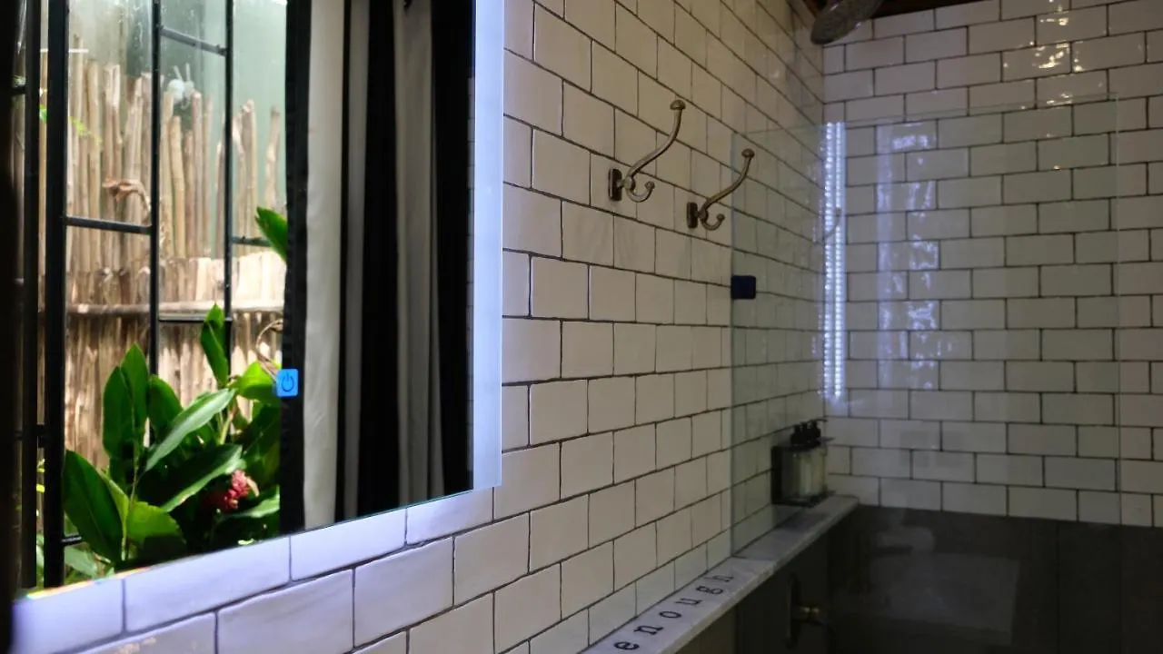 Bed and Breakfast Loba Tulum Male Only
